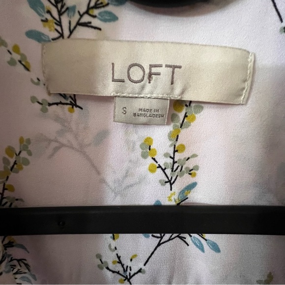 LOFT Petite Button Front Delicate Floral Roll Tab Long Sleeve Blouse Sz XSP - Picture 9 of 10